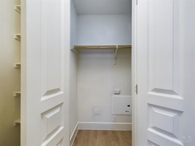 Building Photo - 711 W 32nd St