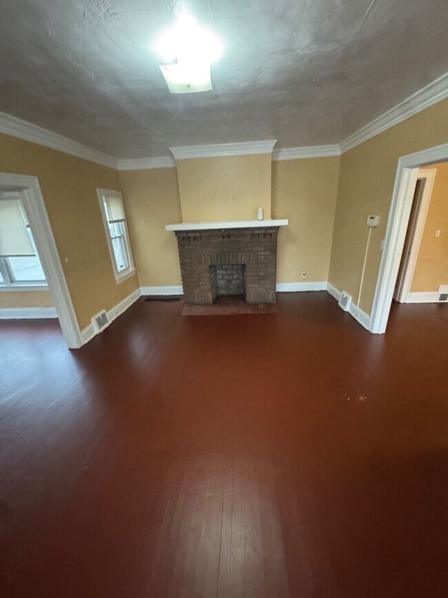 Building Photo - 1633 Eddington Rd