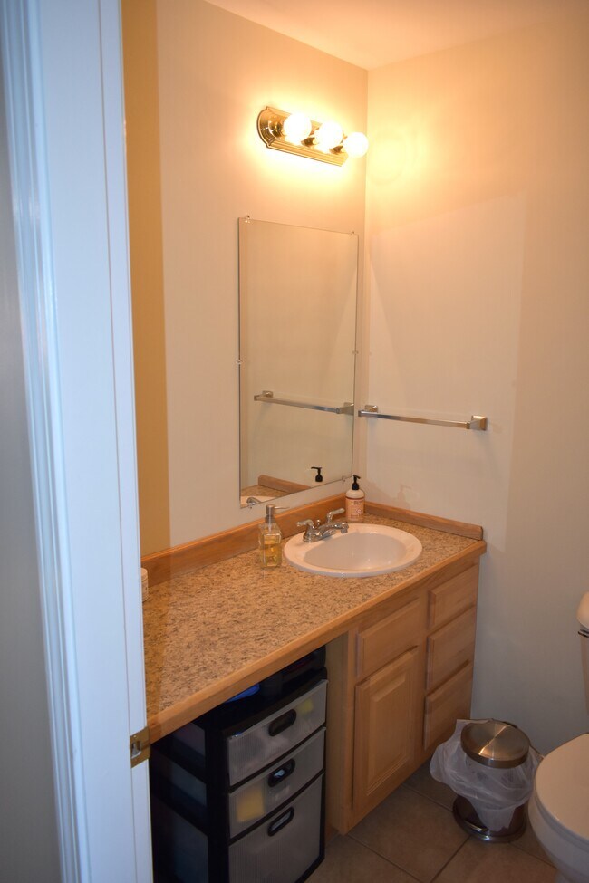 Building Photo - 39 River Village Dr