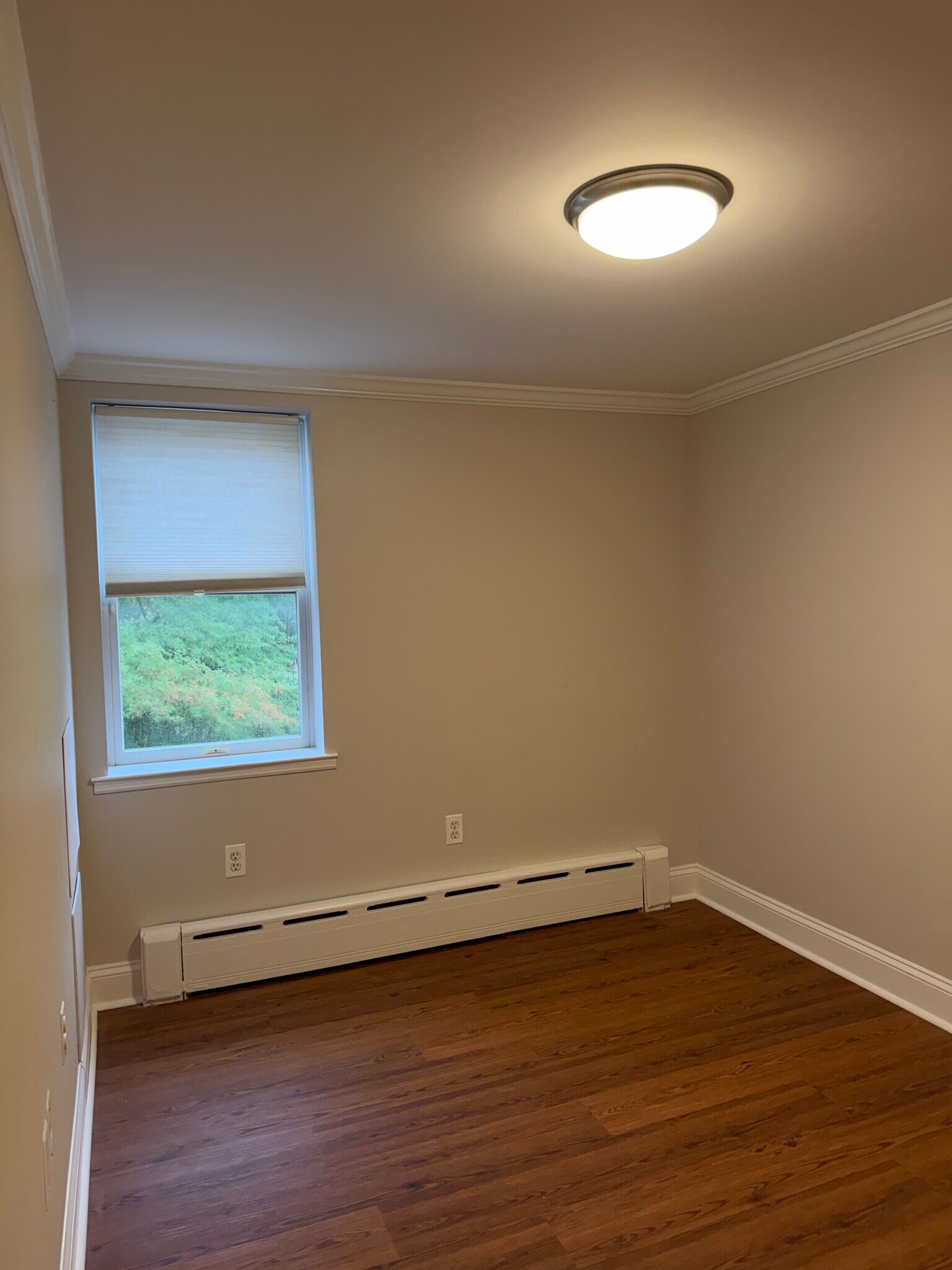 Building Photo - 417 S Croskey St