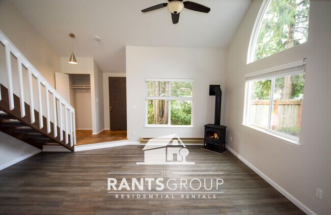 Building Photo - Charming 1-Bed / 1-Bath Townhome in Lacey!