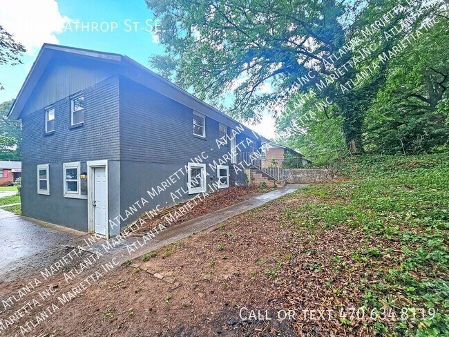 Building Photo - 1996 Lathrop St SE