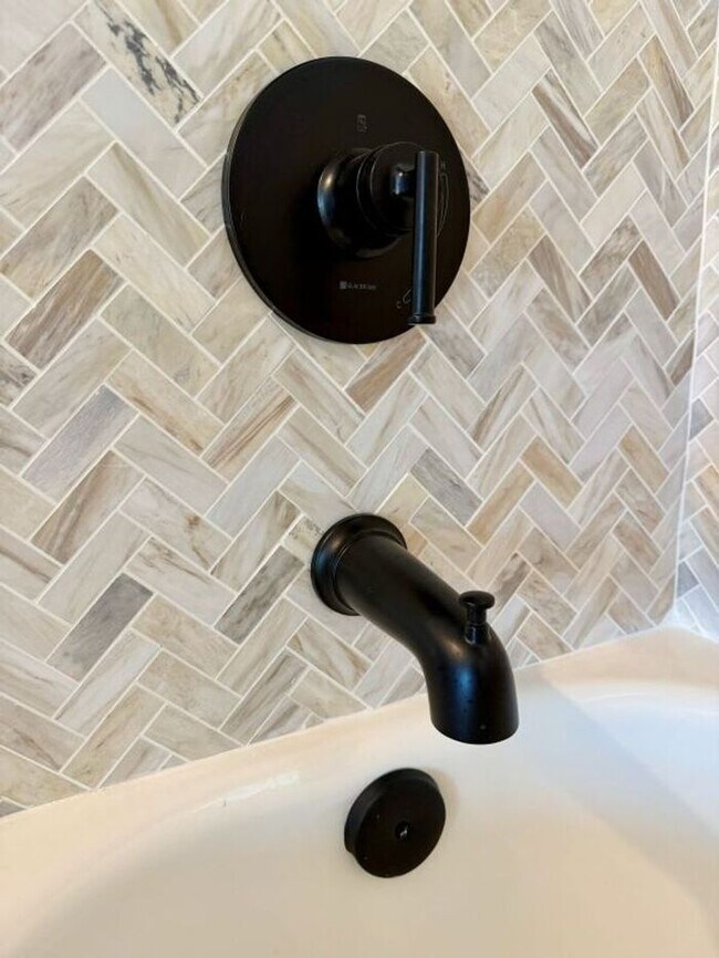 Building Photo - Updated Two Bedroom Duplex in PG!