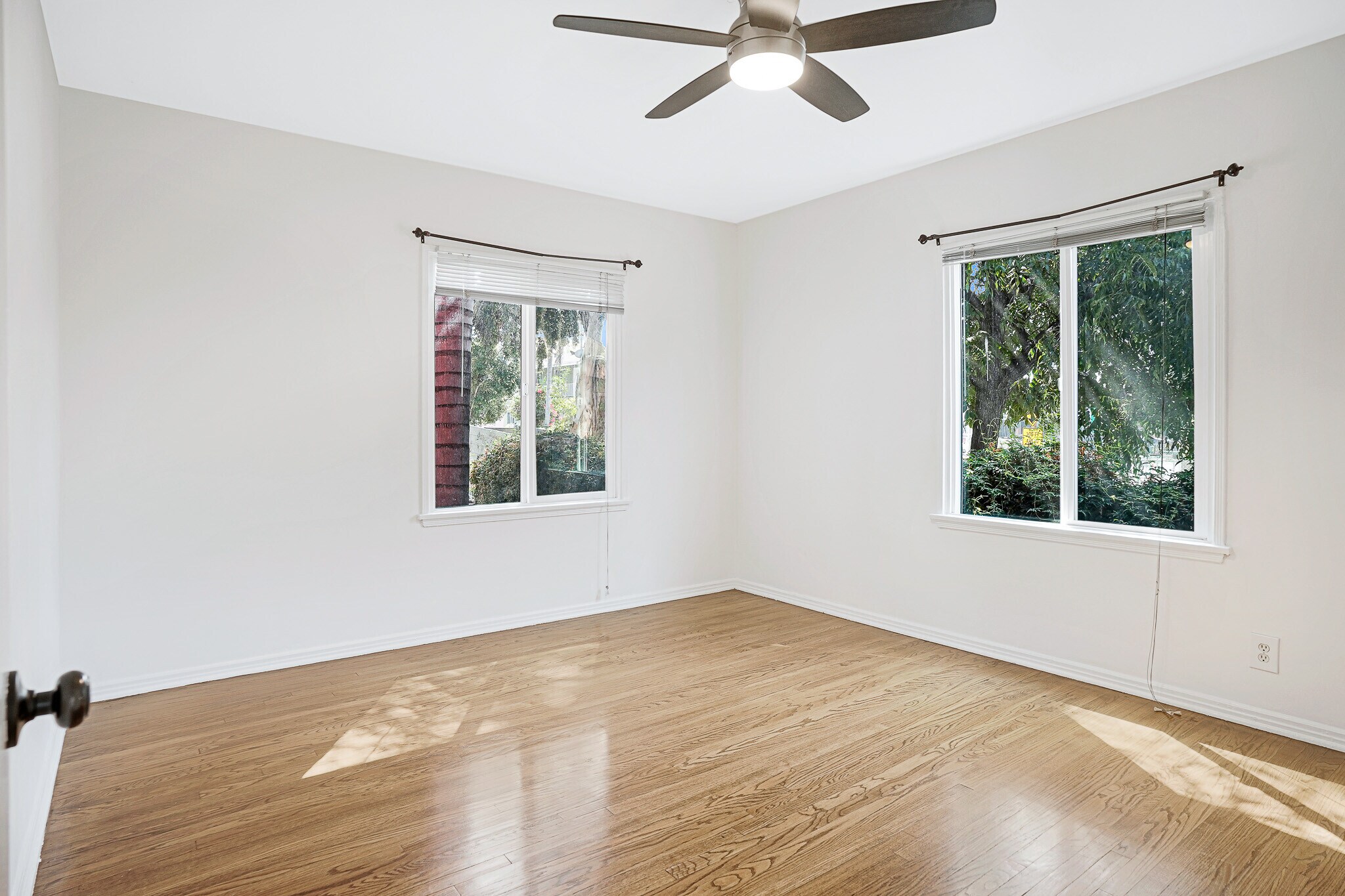 Building Photo - 615 N Coronado St