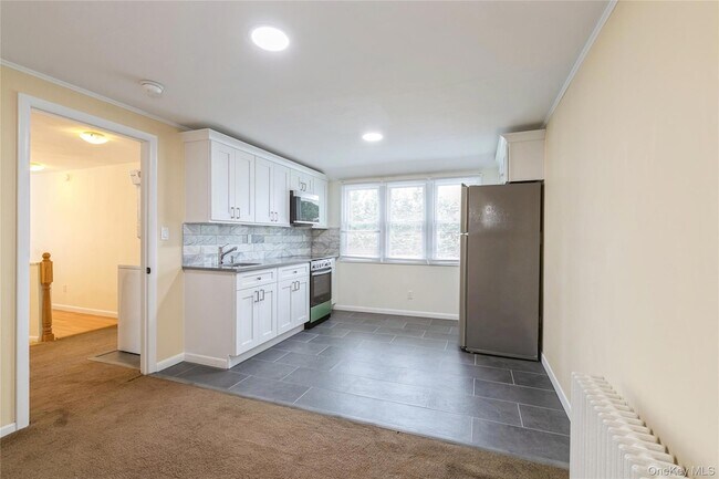 Building Photo - 11 Deauville Pkwy