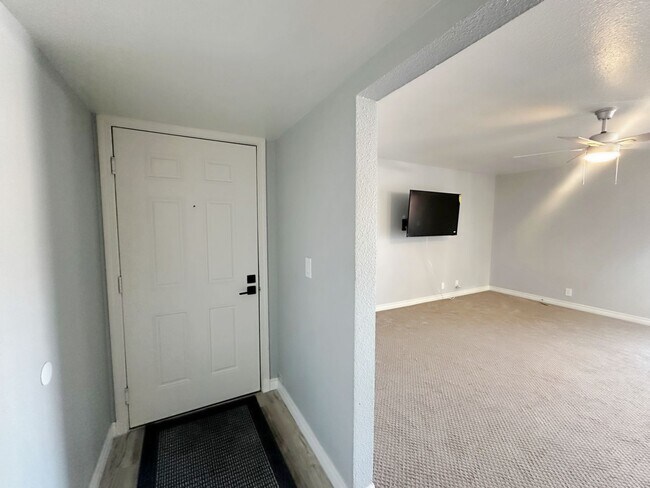Building Photo - 2 BEDROOM 2 BATH FULLY REMODELED CONDO IN ...
