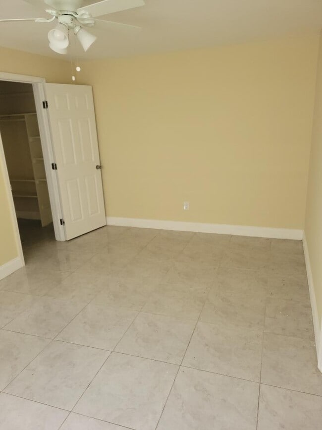 Building Photo - 5471 Ravenswood Rd