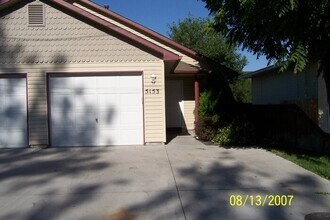 Building Photo - Sparkling clean with all new paint and flooring!l Great duplex has a well planned floor plan. Goo...