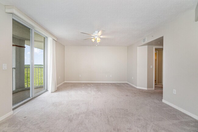 Building Photo - 801 Del Rio Way