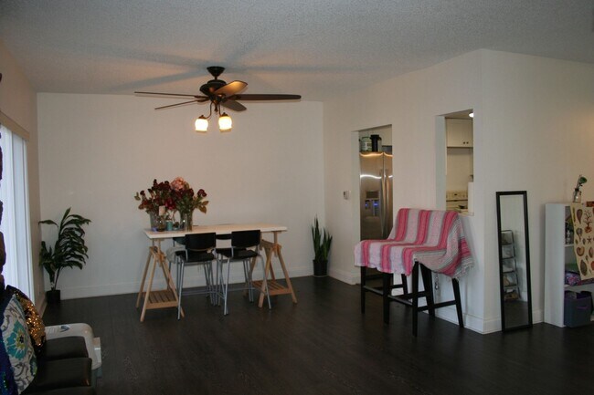 Building Photo - Pretty, Huge, Updated Townhome
