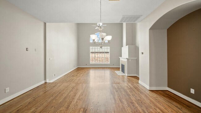 Building Photo - 5637 Oasis Palm Ln