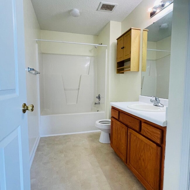 Building Photo - 903 Hanahan Ct