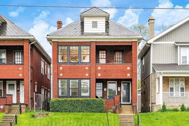 Building Photo - Renovated 2 Bed, 2 Bath Near Nationwide Hospital - Pet Friendly!
