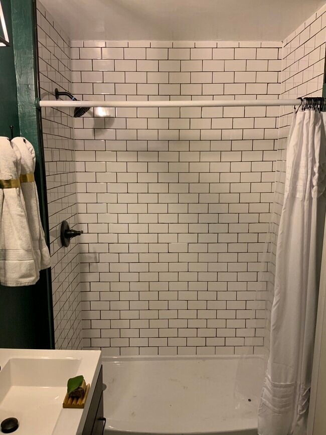 Building Photo - 218 S Jackson St