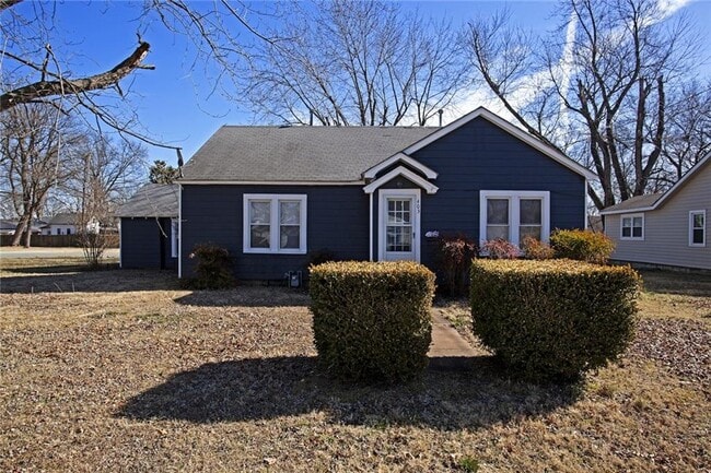 Primary Photo - 403 East St