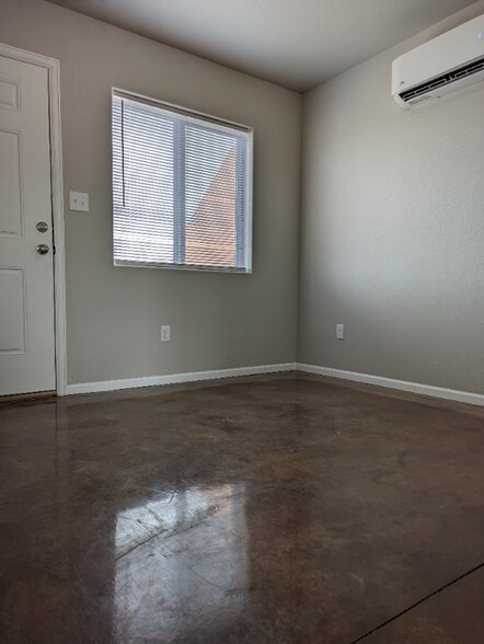 Building Photo - 651 S Union St