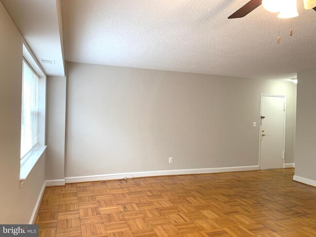 Building Photo - 1320 Fort Myer Dr