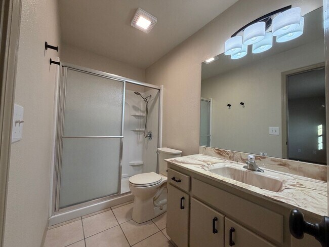 Building Photo - 3/2/2 on culdesac, close to park!