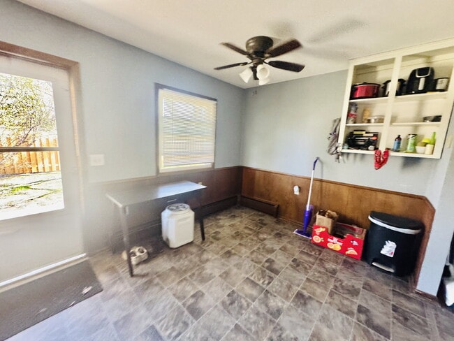 Building Photo - Charming 2-Bed Townhouse in St. Louis Park - Your Cozy Home Awaits!