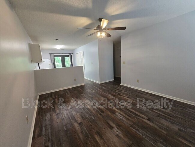 Building Photo - 606 English Ct