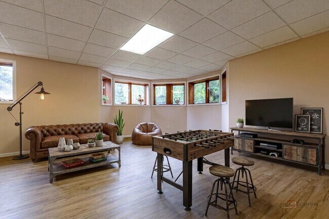 Building Photo - 5420 Belmont Ct
