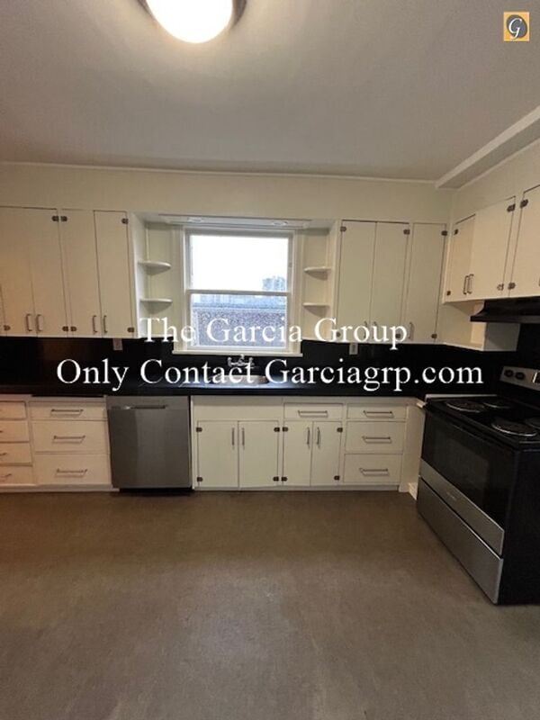 Building Photo - 620 SW Grant St.