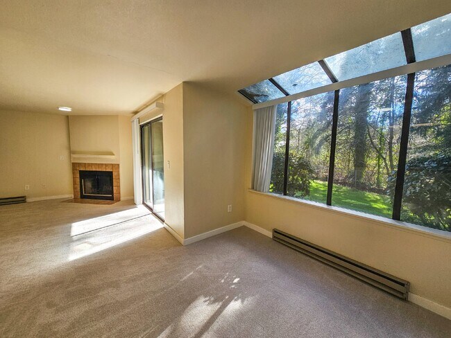 Building Photo - Coming Soon. Floor Level 2bed/2bath condo....