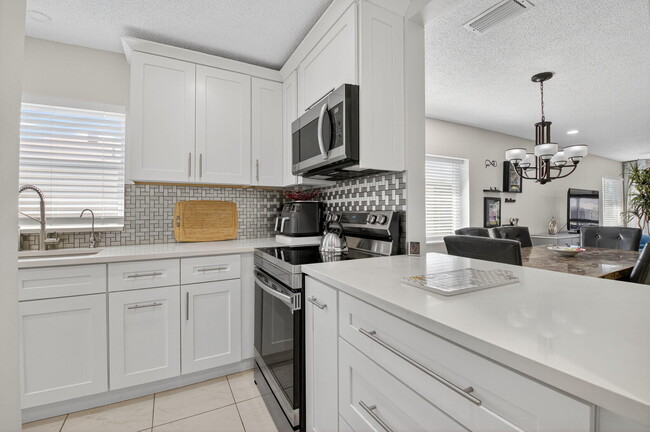 Building Photo - 13769 Date Palm Ct