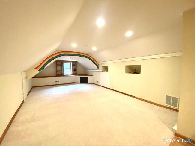 Building Photo - 12 Carriage Hill Rd
