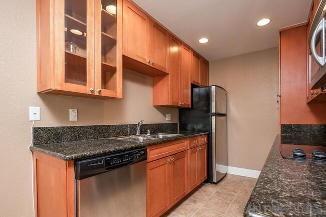 Building Photo - 8529 Villa La Jolla Dr