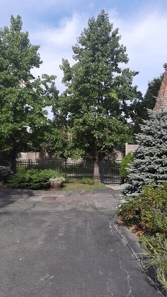 Building Photo - 155 Orleans St