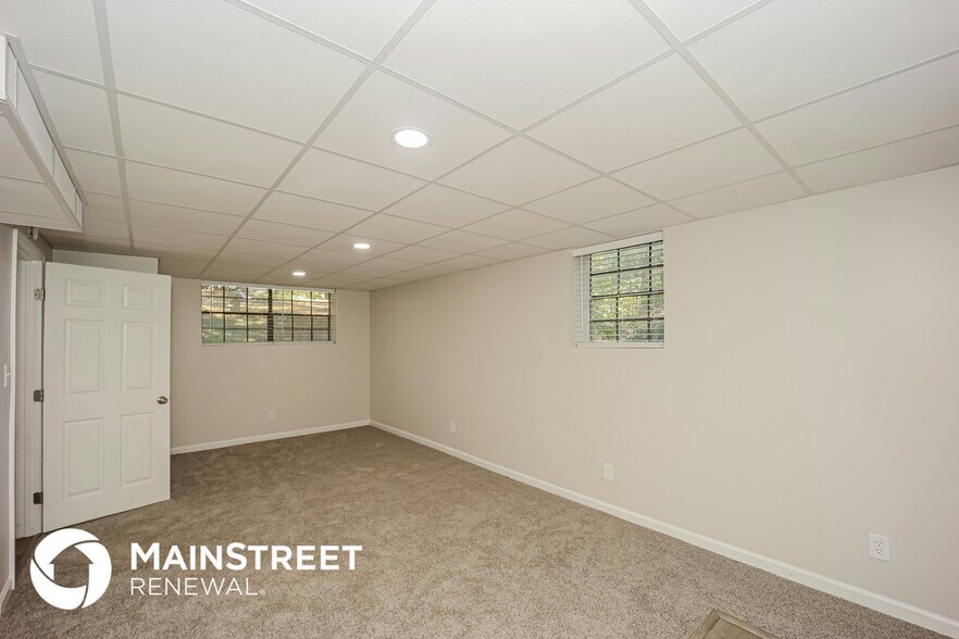 Building Photo - 140 Hunt Ridge Dr