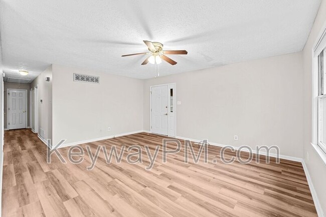 Building Photo - 48 Bluff Pointe Way