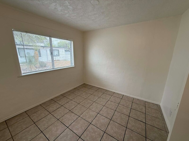 Building Photo - 460 E Delano St