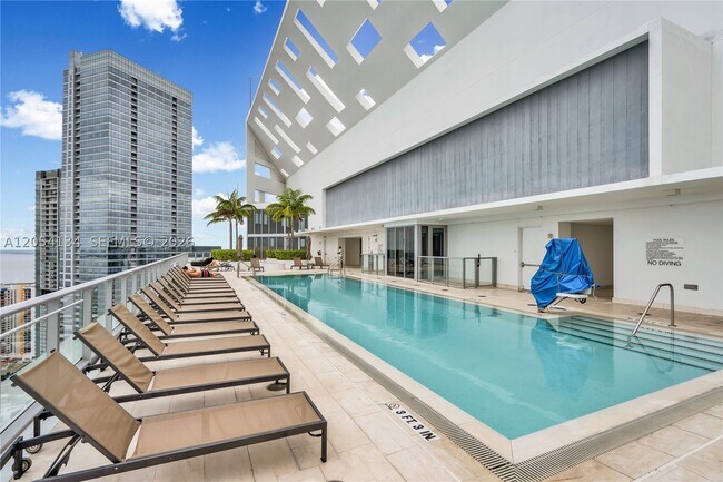 Building Photo - 1300 Brickell Bay Dr