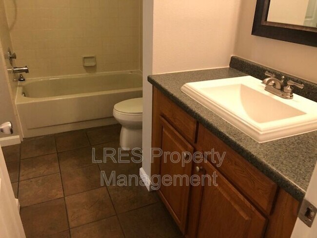 Building Photo - 1406 Northlake Dr