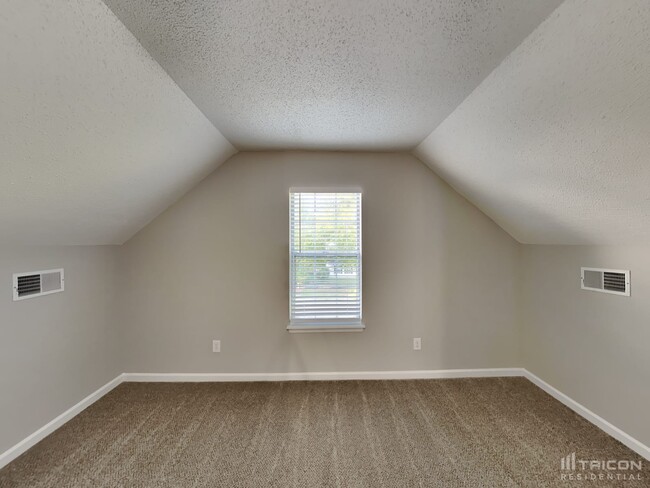 Building Photo - 111 Glendevon Way