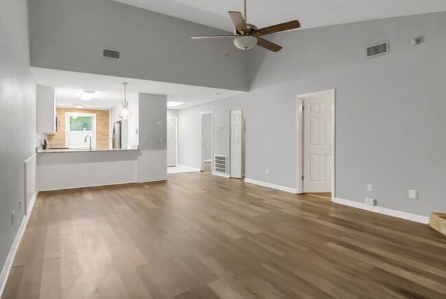 Building Photo - 259 Heathersett Dr SW