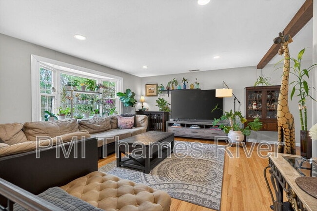 Building Photo - 74 Hurlburt St