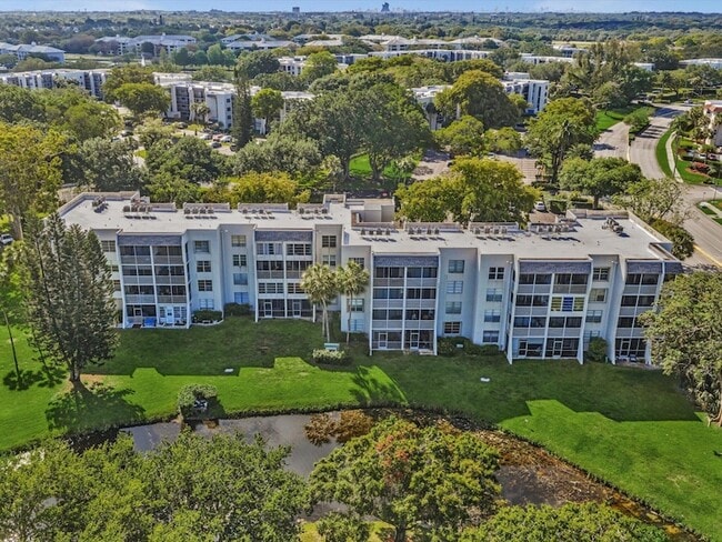 Building Photo - 9470 Poinciana Pl