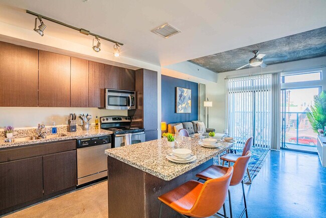 Building Photo - 333 E Roosevelt St