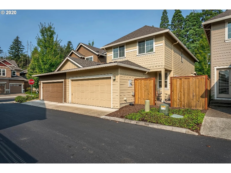 Building Photo - 10528 NE Gateway St