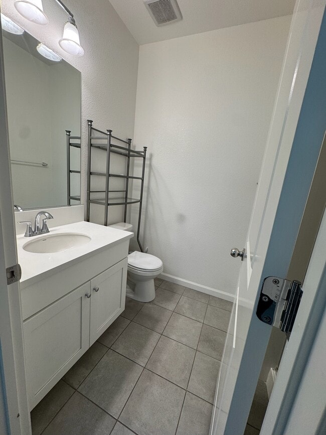 Building Photo - 2329 Middlebury Dr