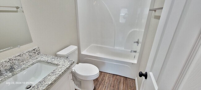 Building Photo - ra2701