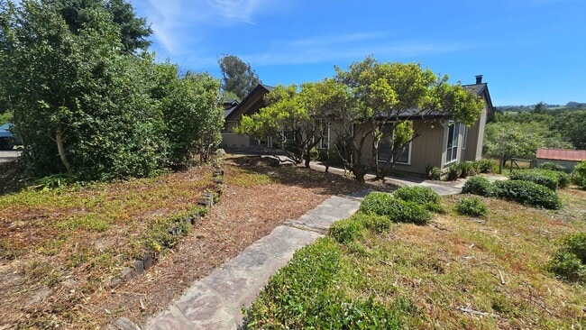 Building Photo - Beautiful West County Property Minutes Fro...
