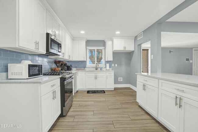 Building Photo - 1513 Fir St