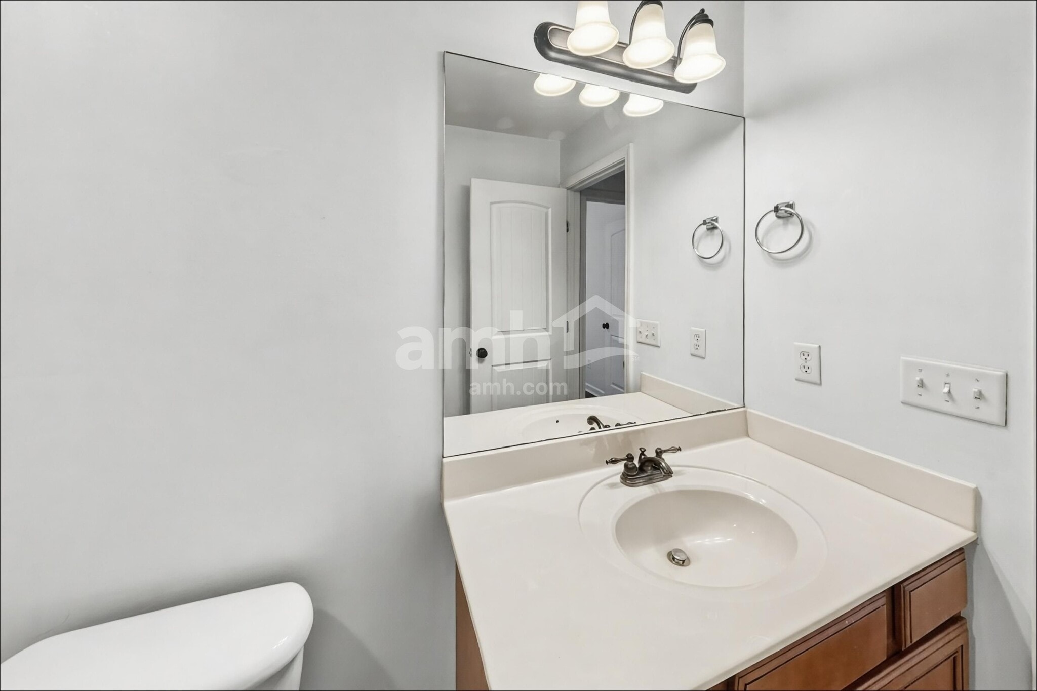 Building Photo - 5966 Armadale Dr