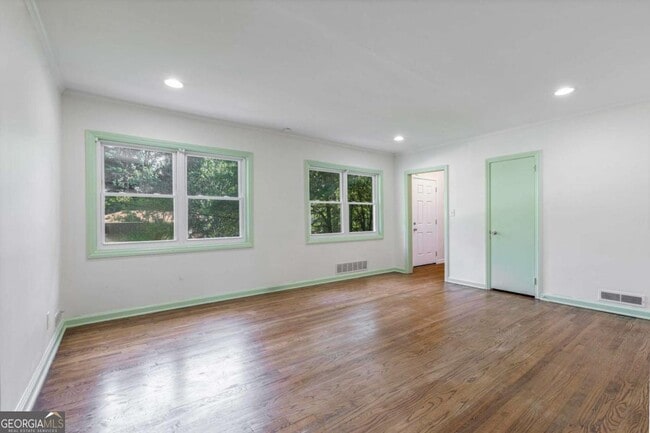 Building Photo - 804 Brookdale Dr SW