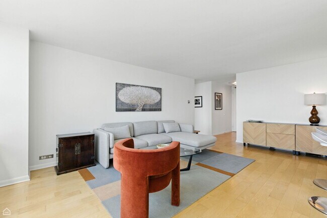 Building Photo - 1700 E 56th St