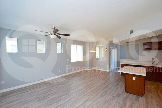 Building Photo - 280 S Evergreen Rd